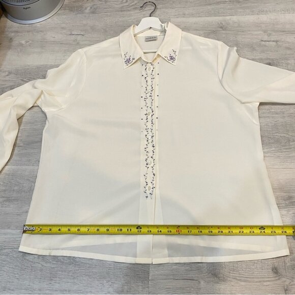 Vintage Koret Floral Embroidered Ladies Collared Button Down Shirt Coquette Girl - Picture 12 of 16